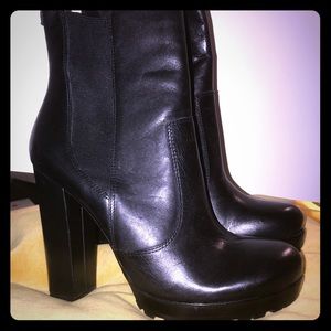 Vintage Vince Camuto Signature Booties